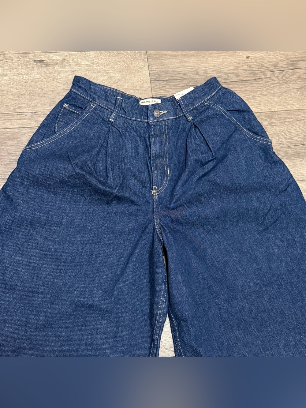 We The Free CRVY Antonia Crop Dark
Denim Pleated Shorts Baggy Jort Sz 27 NWT - Picture 4 of 10